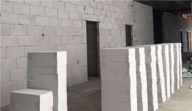 轻质隔墙与红砖隔墙对比